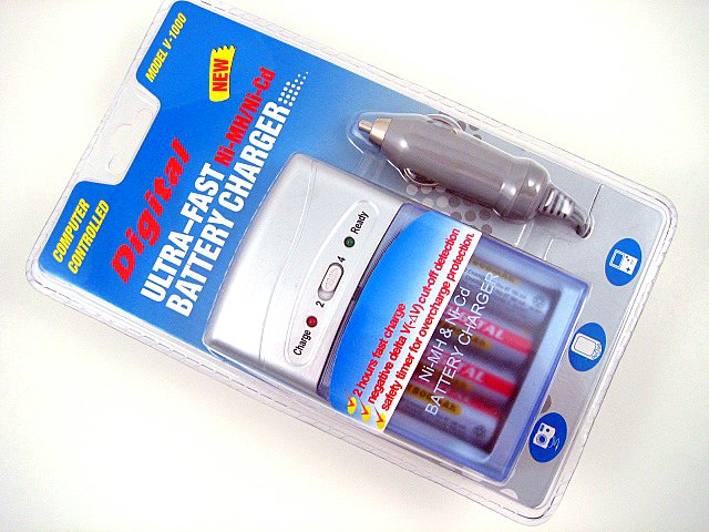 Ultra Fast AA/AAA Ni-MH/Ni-Cd Charger + 4AABatteries   
