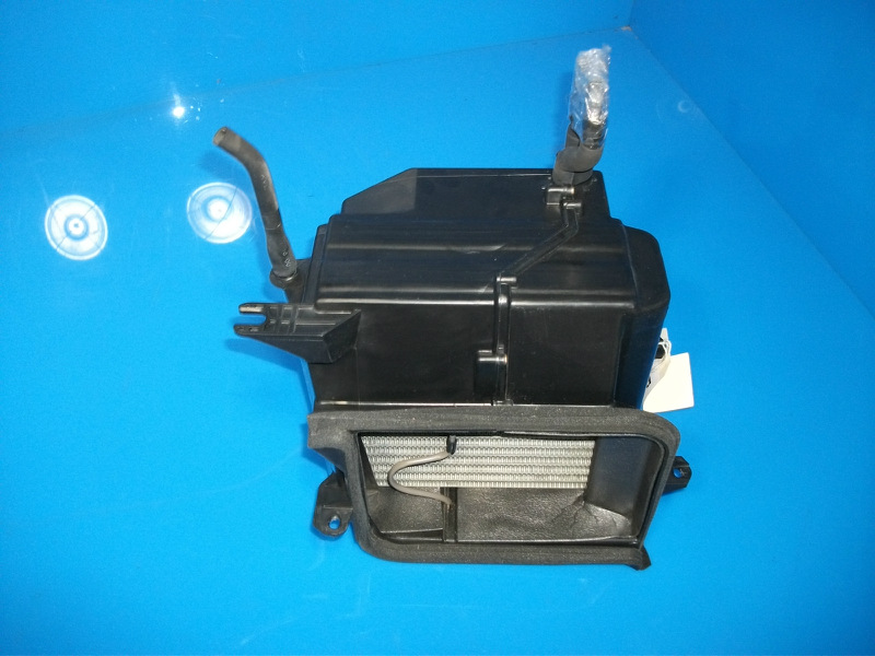 9802 Toyota Corolla OEM A/C evaporator box with expansion valve
