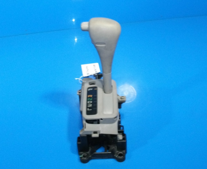 9802 Toyota Corolla OEM automatic transmission shifter gear selector