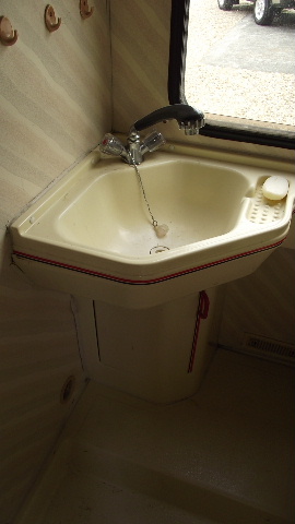 http://imagehost.vendio.com/a/19811809/aview/2010_0720PIL0028.JPG