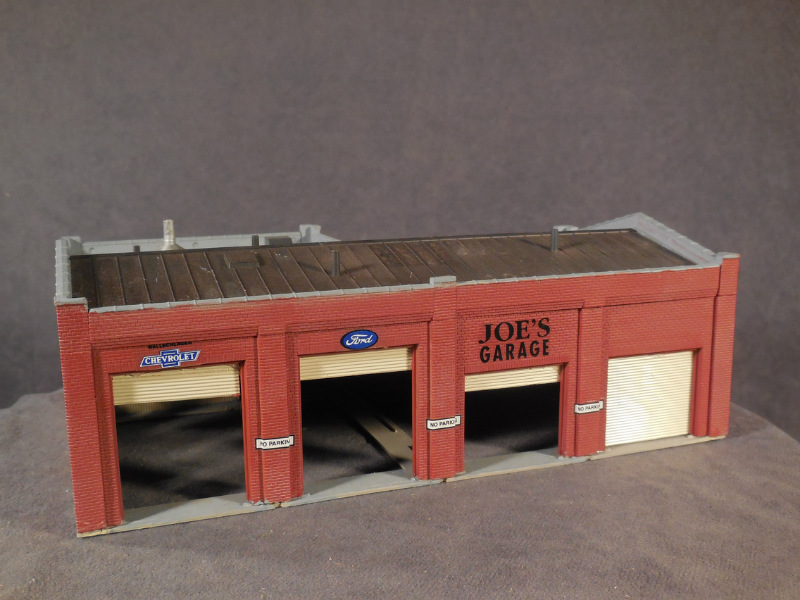 HO 187 Built Model Building JOE'S GARAGE Large Brick 3Bay Car Auto