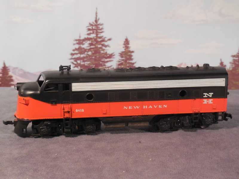 HO vintage loco is in good condition. Powered unit tested and running 