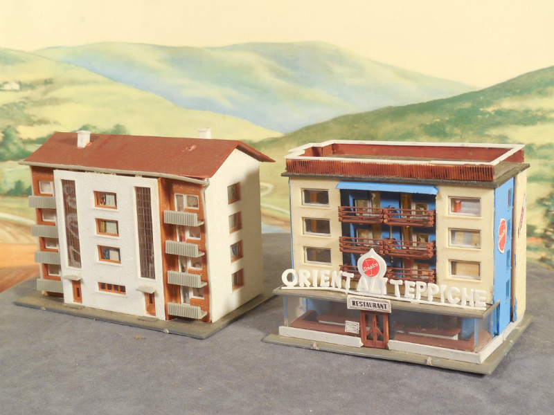 N Scale BUILT Model Building ONE PAIR MODERN STOREFRONT APARTMENTS ...