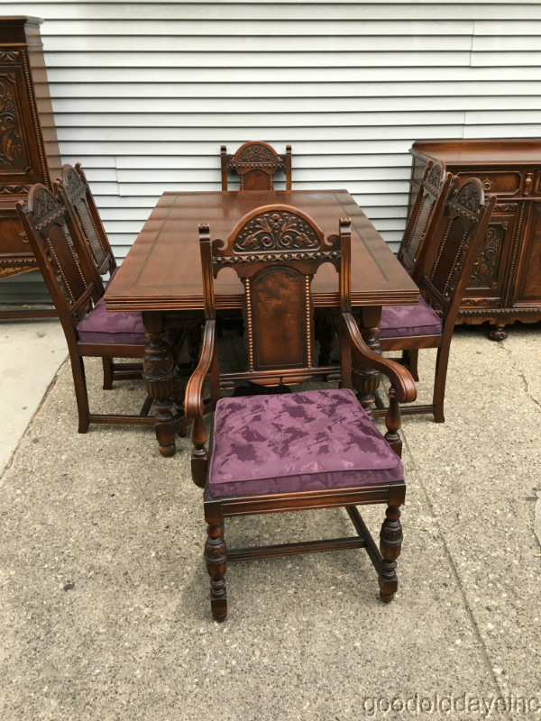 Beautifully Carved Antique Jacobean Style 9pc Dining Room Set W 