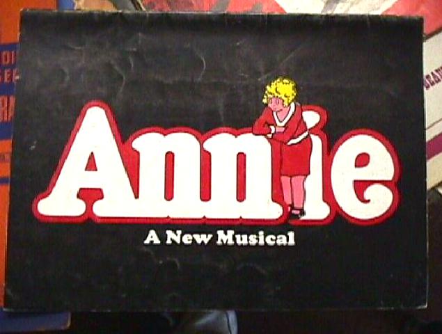 musical ANNIE C@@L 16 page PLAYBILL PHOTOS 1977