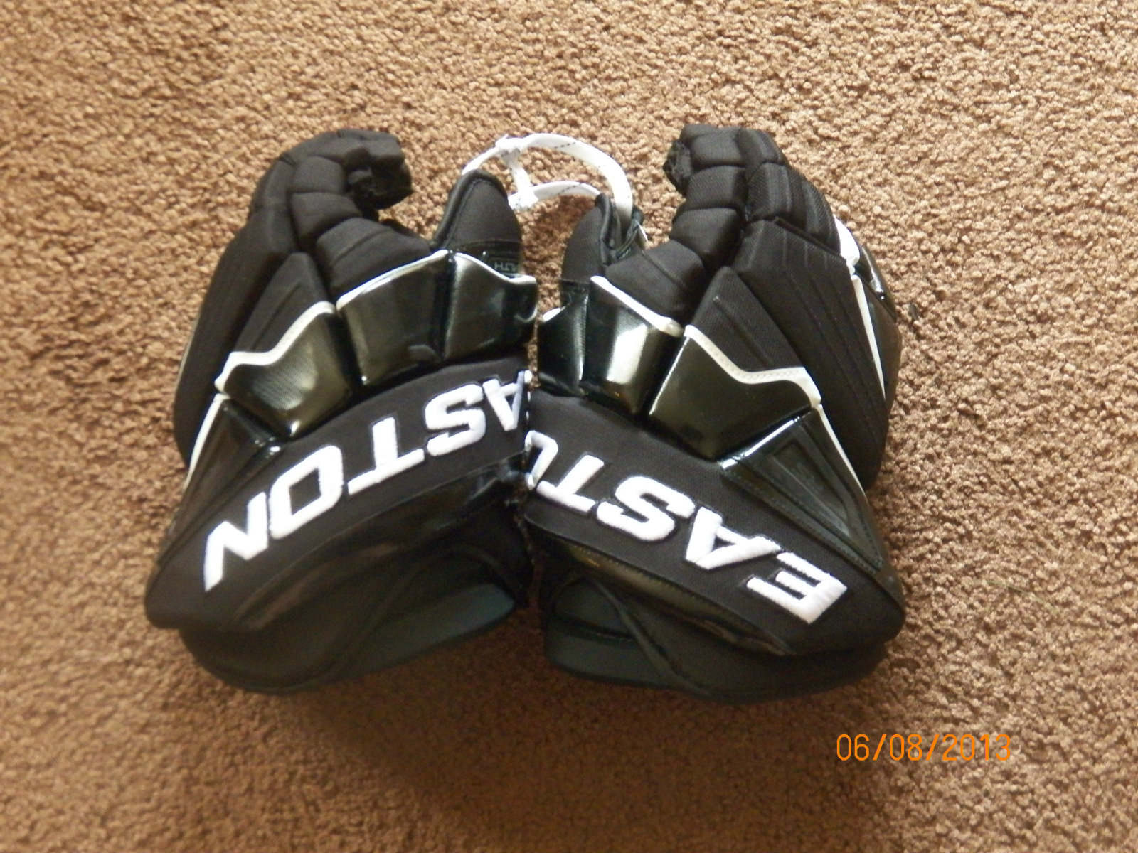 Easton Stealth S4 Senior Ice hockey gloves, The Corporal's Crease