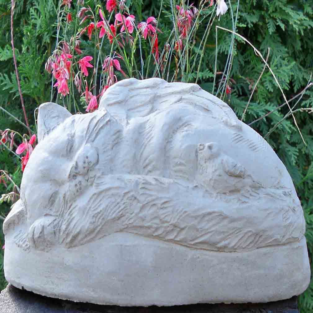 The Pet Marker specializes in concrete dog & cat statues. We offer a 30
