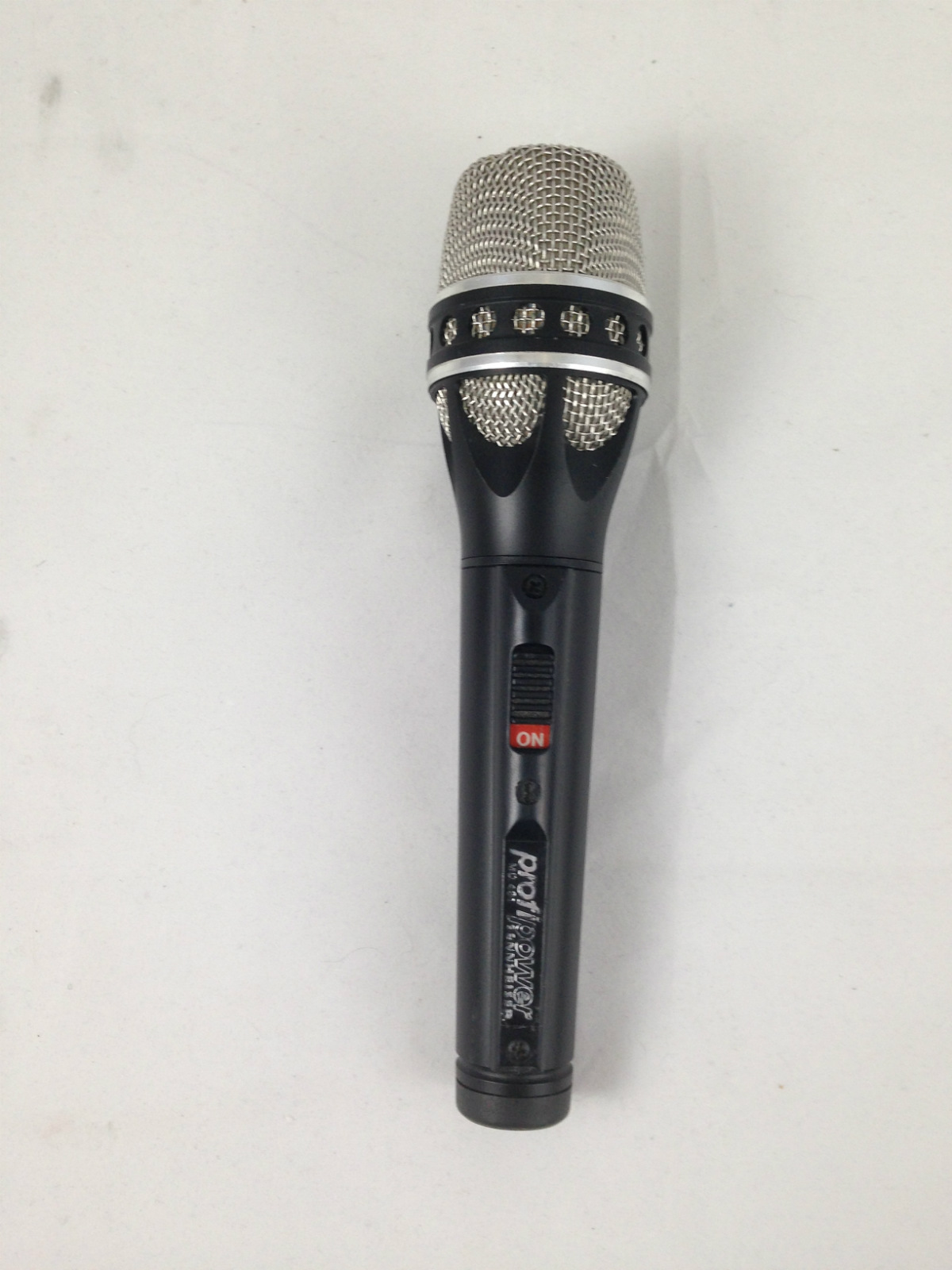 Neumann KMS 105 Sennheiser MD431-II Super-Cardioid Handheld Mic