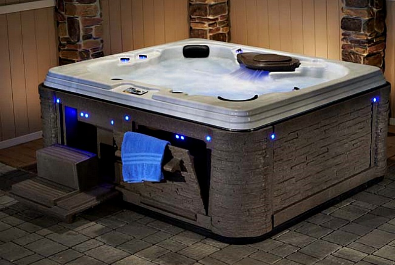 HOT TUB 4 PERSON MILAN STRONG SPA 56 Jets 9HP 240V Waterfall Ozone