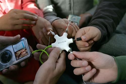 http://imagehost.vendio.com/a/3578944/aview/belkin_F8Z274_rockstar_spliter_final_style.JPG
