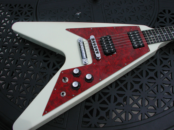 WhiteGuitarsFS023.JPG