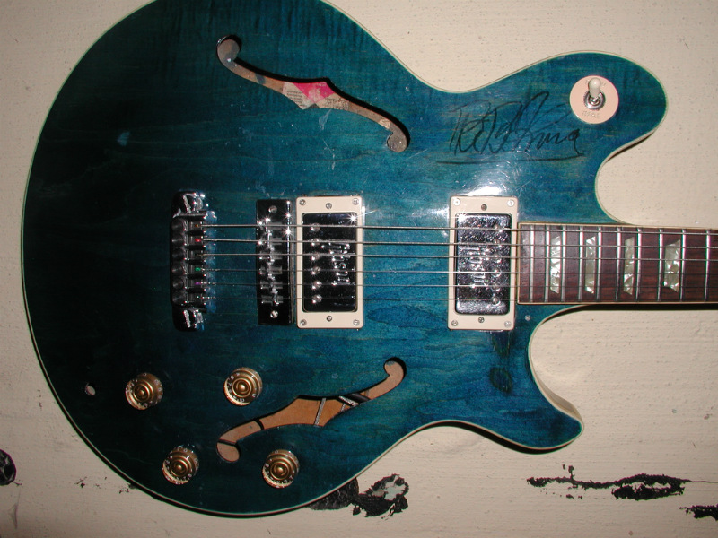 LesPaulSignature008.JPG