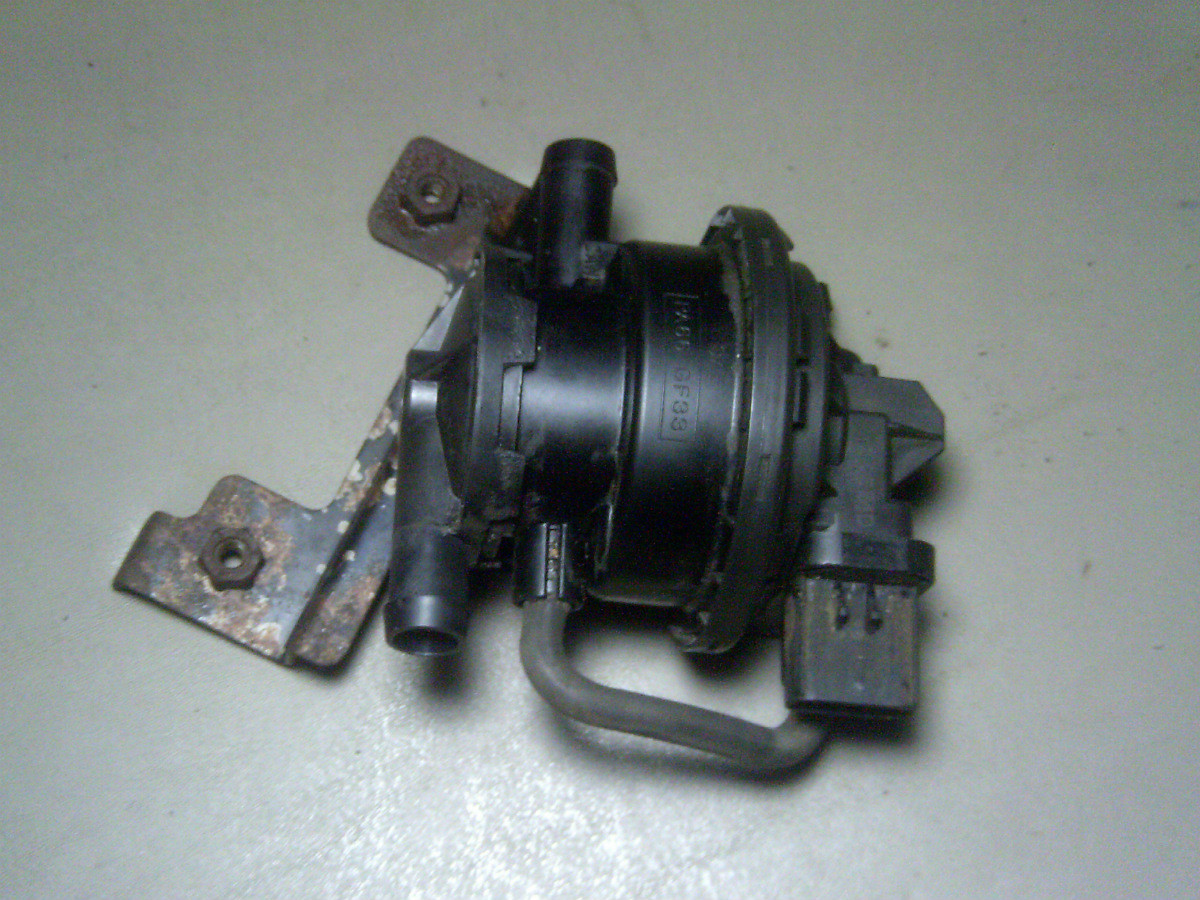 03 Town and Country Vapor Bomba de Aire Válvula de purga y soporte PA66 ...