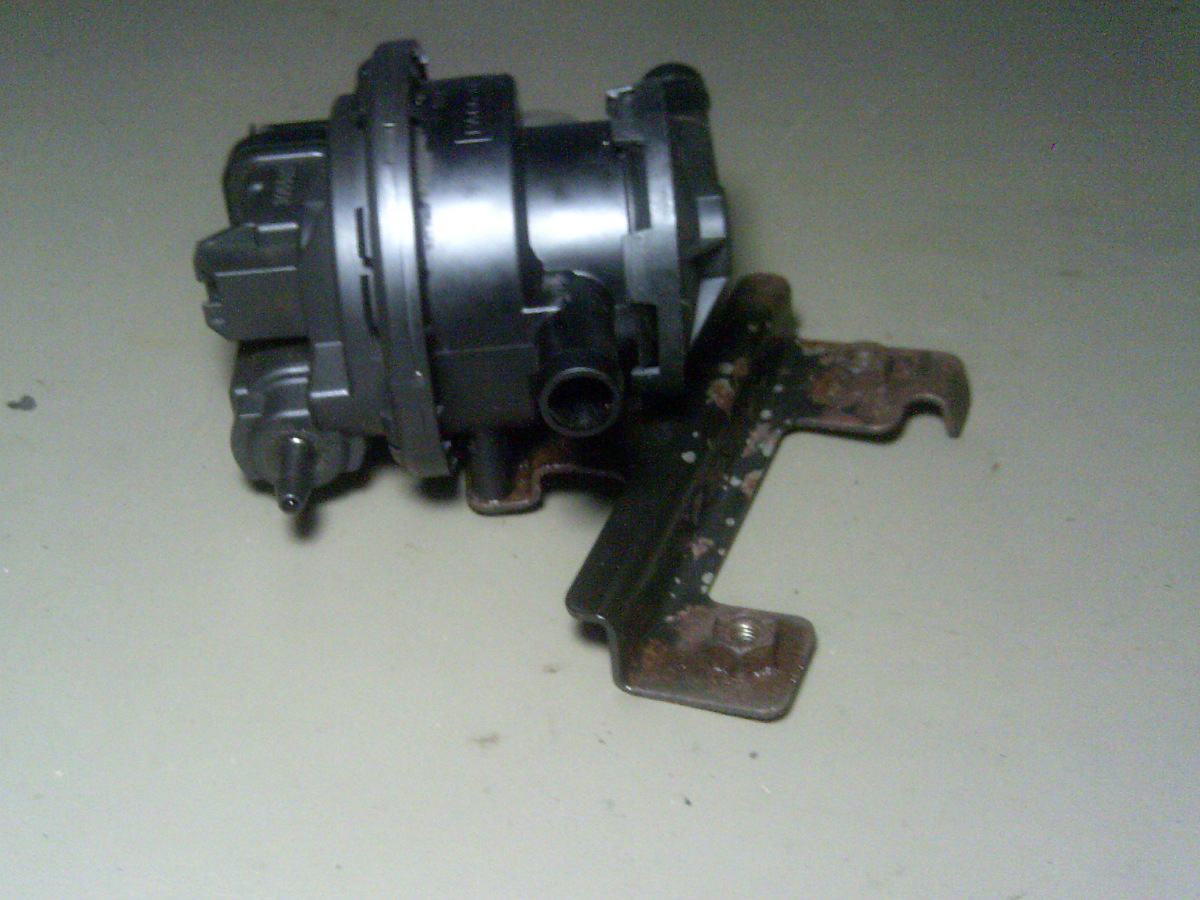 03 Town and Country Vapor Bomba de Aire Válvula de purga y soporte PA66 ...