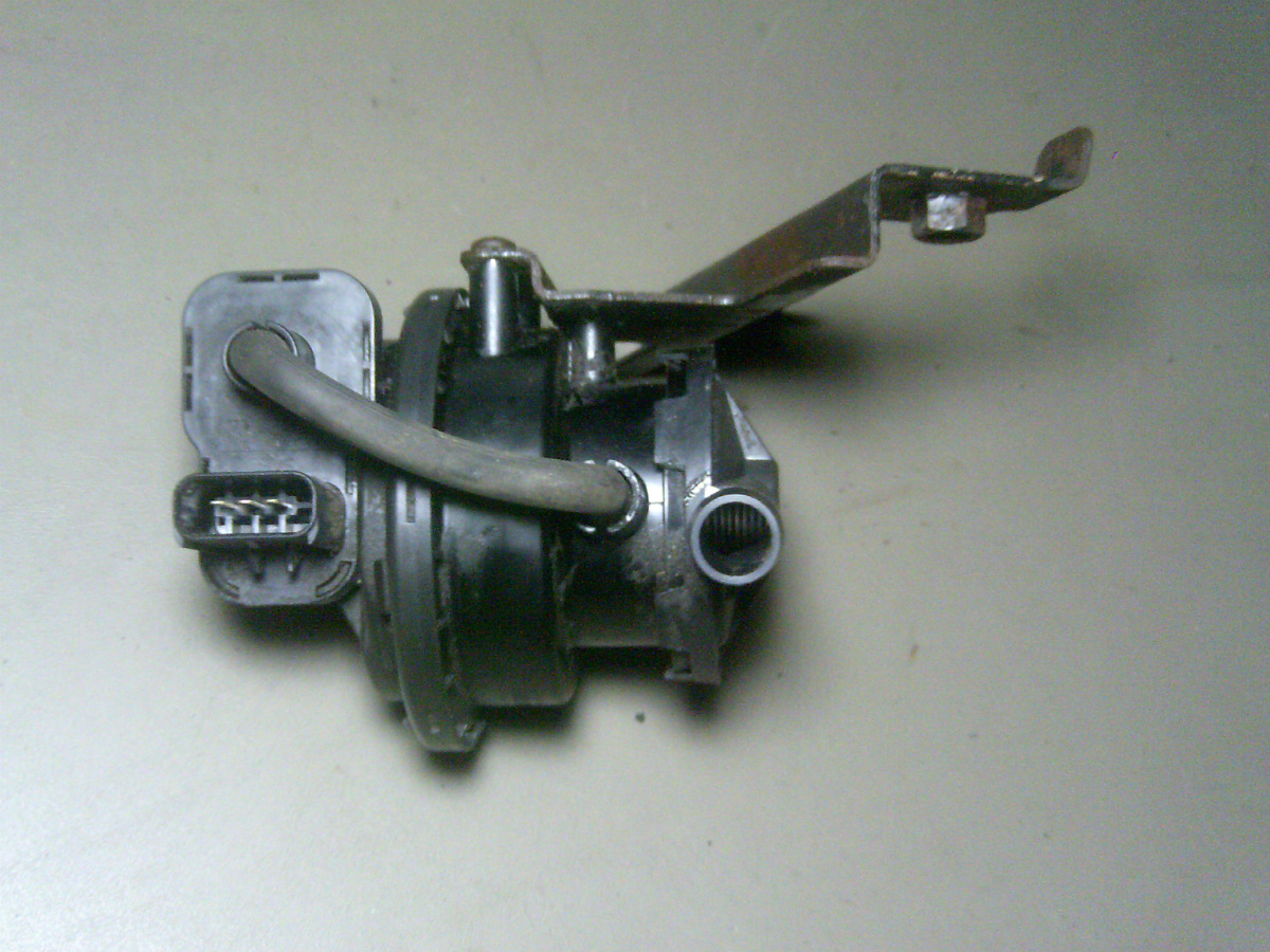 03 Town And Country Purge Vapor Air Pump Valve And Bracket PA66-M40 ...