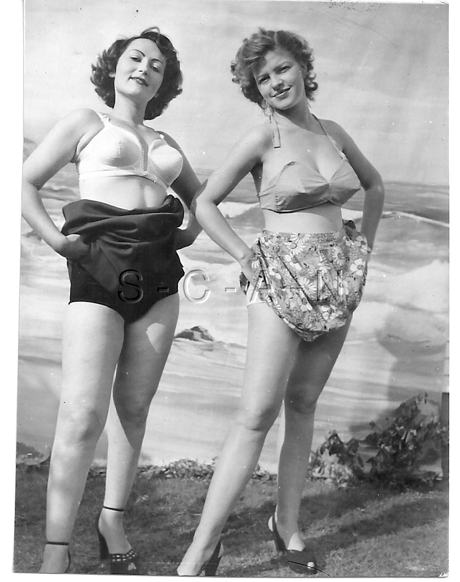 Original 1940s-60s Vintage Nude Pinup RP- Two Women 