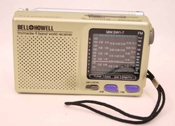 BELL + HOWELL FM/MW/SW 9 BAND WORLD RECEIVER RADIO GOLD