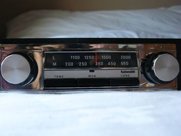Radiomobile Model 80 Classic Car Radio