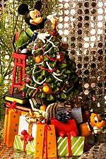 Disney Mickey Mouse & Pluto Christmas Tree-Stone Resin-Tree Bulbs Light Up!