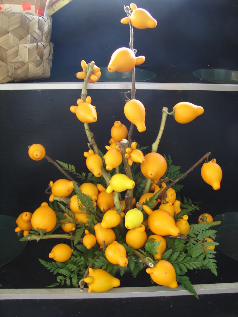 FoxFace contemporary cut flower arrangement. Tres trendy!