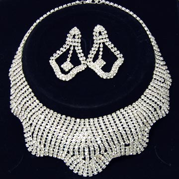 Rhinestone Wavy Bib Necklace Set