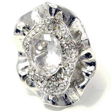 Oval Ruffle Casting Crystal Ring (one size)