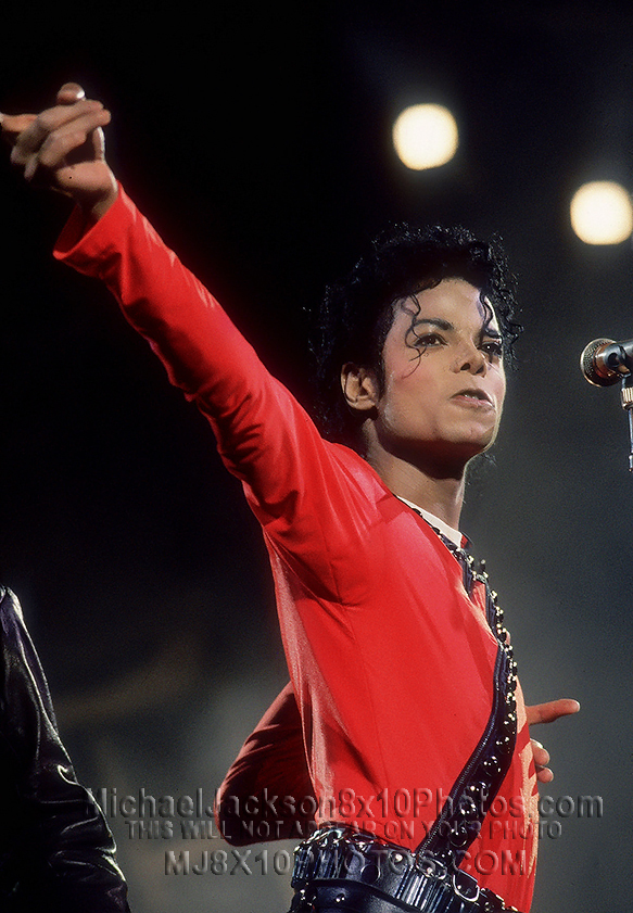 MICHAEL JACKSON  1987 BAD TOUR ONSTAGE (3) RARE 8x10 PHOTOS