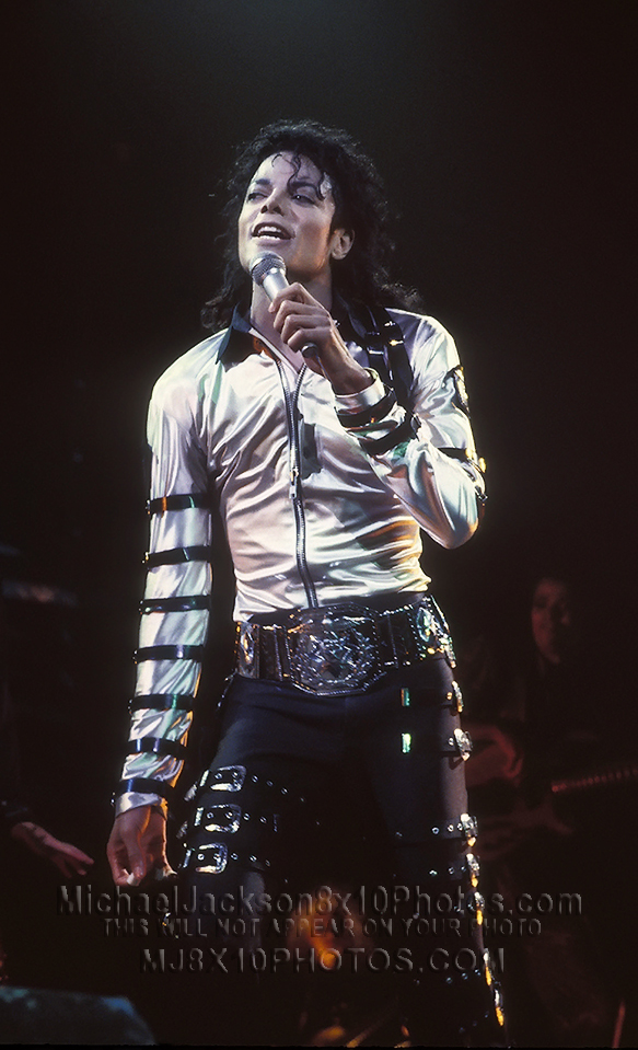 MICHAEL JACKSON  BAD TOUR MJONSTAGE (3) RARE 8x10 PHOTOS