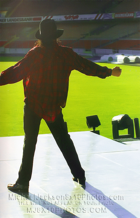 MICHAEL JACKSON  BAD TOUR REHEARSALS (2) RARE 8x10 PHOTOS