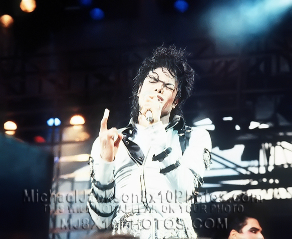 MICHAEL JACKSON  THE BAD TOUR SHOW (4) RARE 8x10 PHOTOS