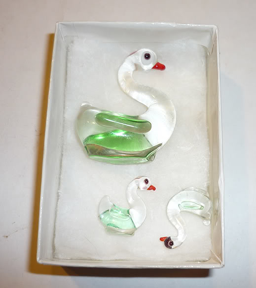 LotofSmallGlassSwans1.jpg picture by spikes_goods