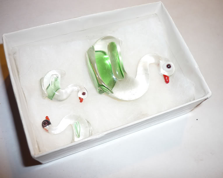 LotofSmallGlassSwans2.jpg picture by spikes_goods