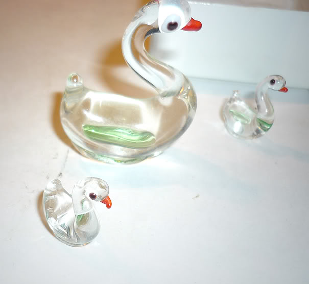 LotofSmallGlassSwans4.jpg picture by spikes_goods