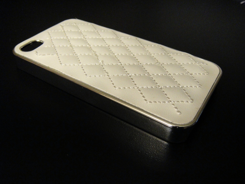 http://imagehost.vendio.com/preview/a/35103879/aview/WhiteLeatherCaseSide800x600.jpg