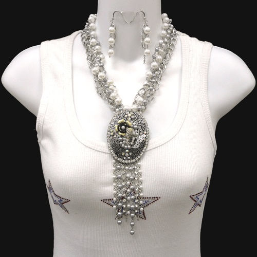 http://imagehost.vendio.com/preview/a/35111061/aview/BUTTERFLY_2520NECKLACE.jpg