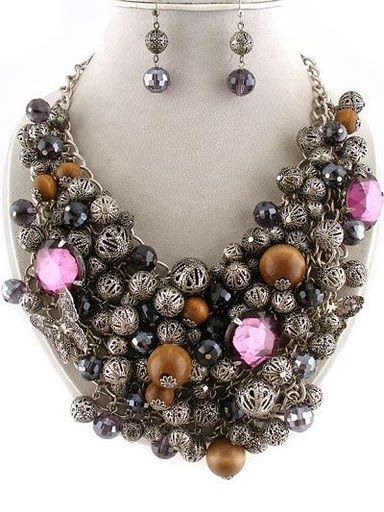 http://imagehost.vendio.com/preview/a/35111061/aview/Chunky_20bead_20necklace.jpg