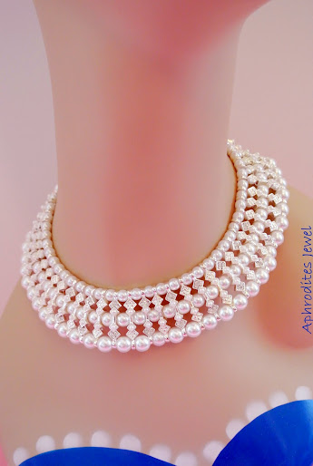 http://imagehost.vendio.com/preview/a/35111061/aview/June_eBay_jewelry_2012_002.JPG