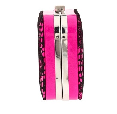 http://imagehost.vendio.com/preview/a/35111061/aview/betsey_skull_clutch_side.jpg