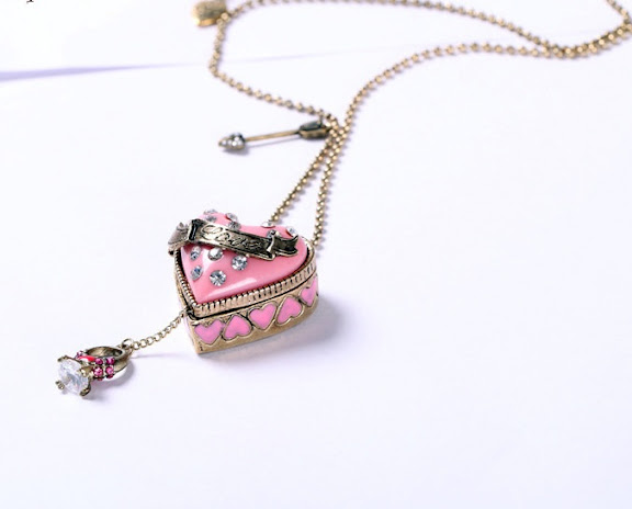 http://imagehost.vendio.com/preview/a/35111061/aview/cake_2520heart_2520locket_25202_2520pink.jpg