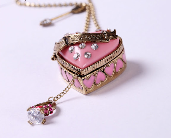 http://imagehost.vendio.com/preview/a/35111061/aview/cake_2520heart_2520locket_2520pink.jpg