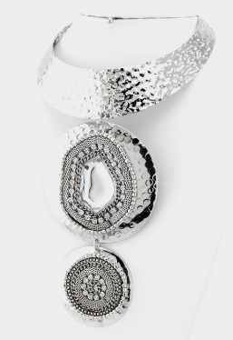 http://imagehost.vendio.com/preview/a/35111061/aview/choker_crystal_neck.jpg