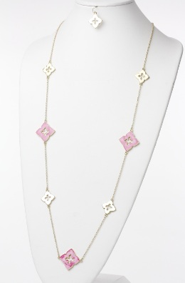 http://imagehost.vendio.com/preview/a/35111061/aview/designer_neck_charm.jpg