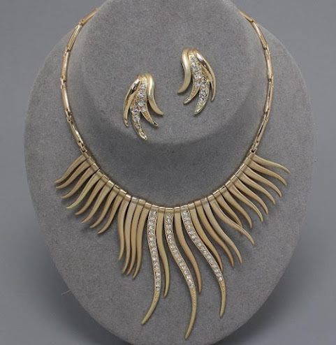 http://imagehost.vendio.com/preview/a/35111061/aview/gold_crystal_fire_neck.jpg