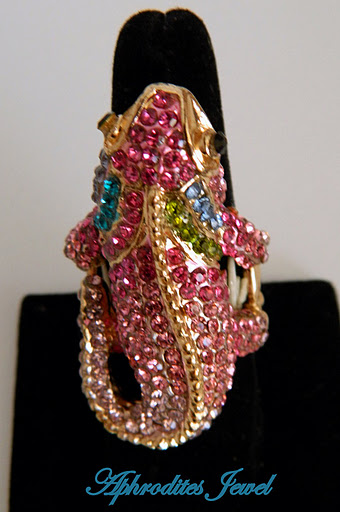 http://imagehost.vendio.com/preview/a/35111061/aview/jewelry_252520and_252520tree_252520110.JPG