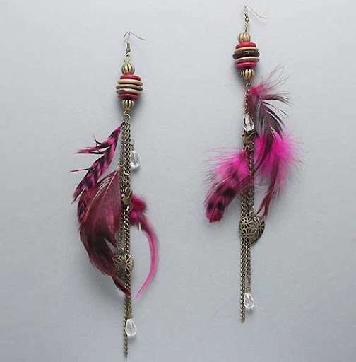 http://imagehost.vendio.com/preview/a/35111061/aview/pink_20feathers_20ear.jpg