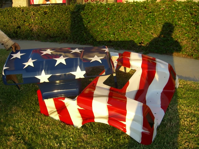 http://imagehost.vendio.com/preview/a/35134189/aview/dsamericanflag1.jpg