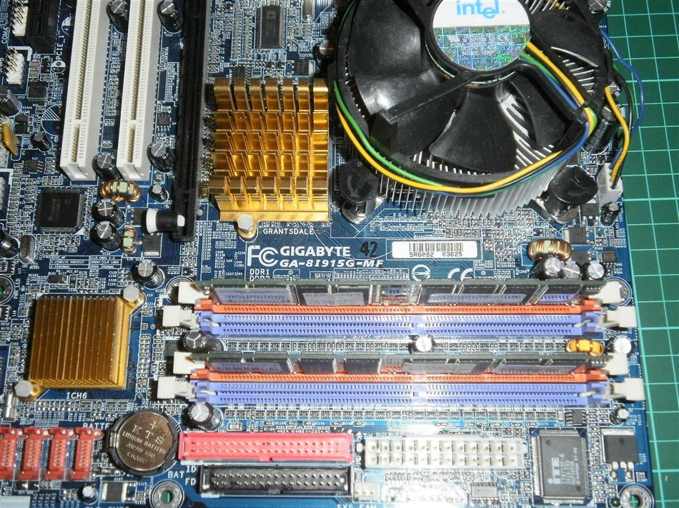 Intel Socket LGA775 Gigabyte GA-8I915G-MF Motherboard with Backplate