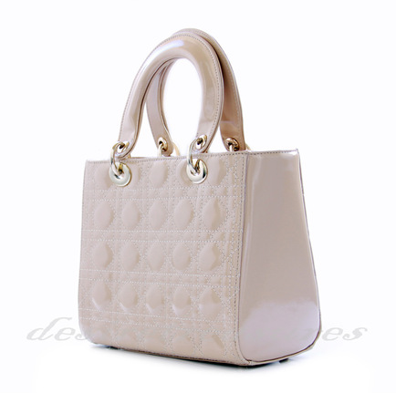 http://imagehost.vendio.com/a/35146771/amotophotoalbum/CD_beige_sm_02.jpg