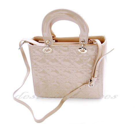 http://imagehost.vendio.com/a/35146771/amotophotoalbum/CD_beige_sm_03.jpg