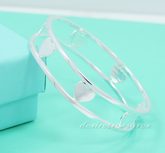 http://imagehost.vendio.com/a/35146771/view/BR0602_7hearts_bangle_02.jpg